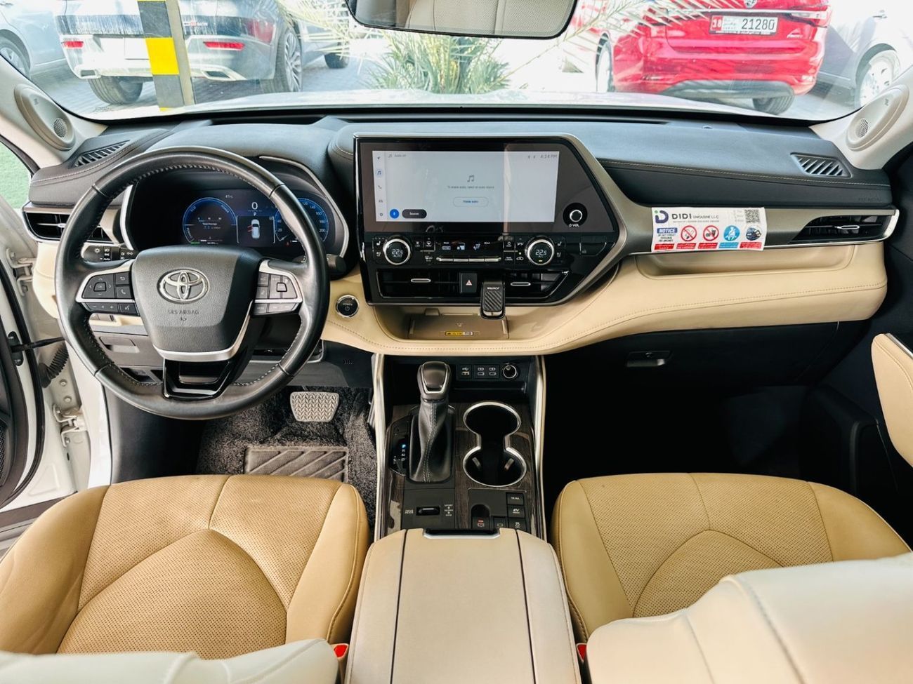 تويوتا هايلاندر 2023 Toyota Highlander VXR - White inside Beige