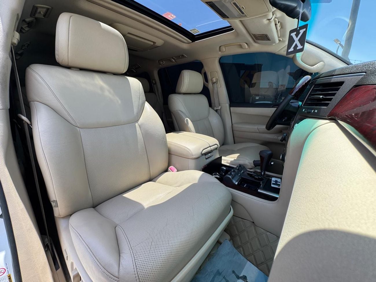 Lexus LX570