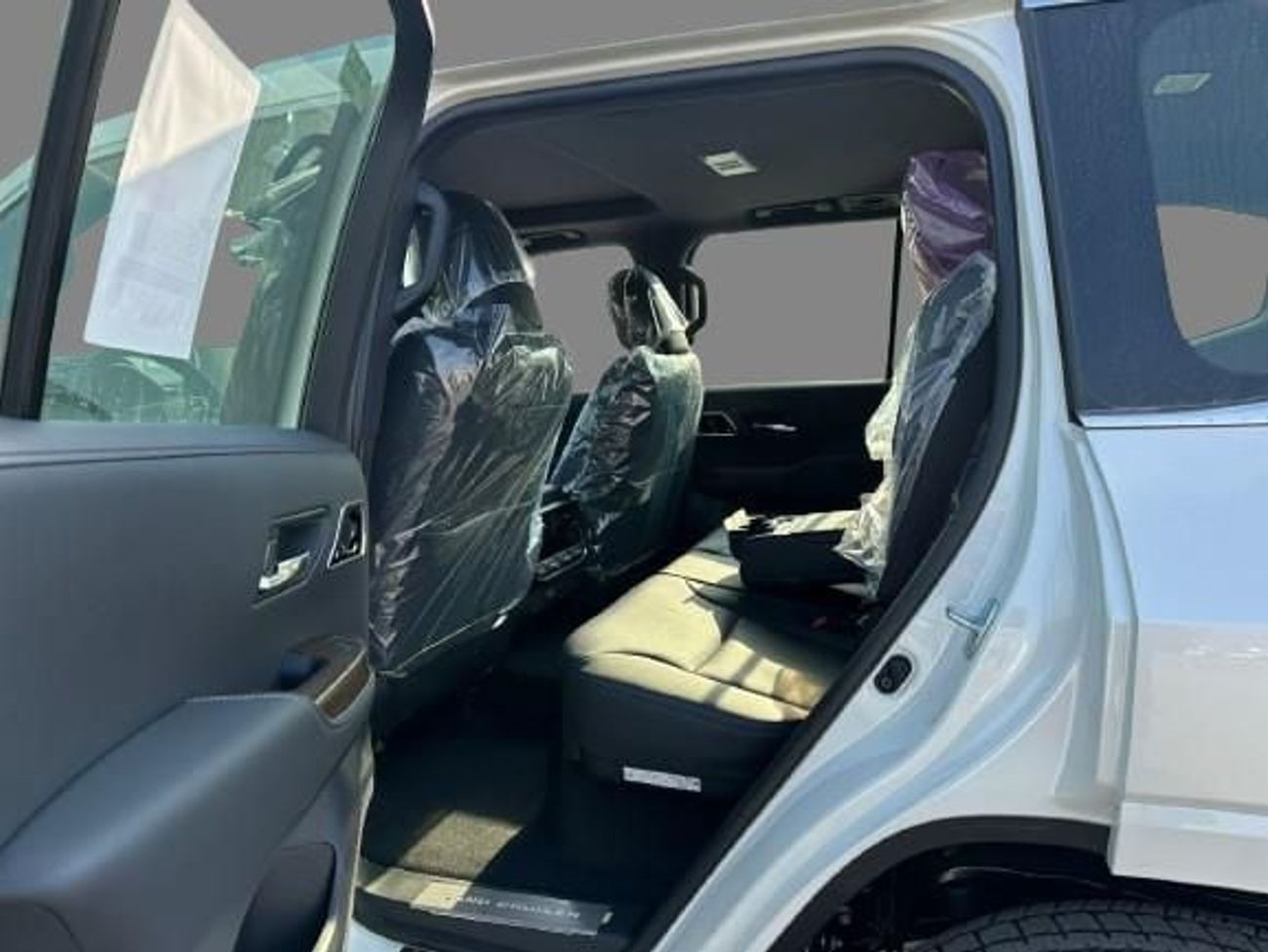 Toyota Land Cruiser VX 3.5L FULL WITH RADAR AND JBL