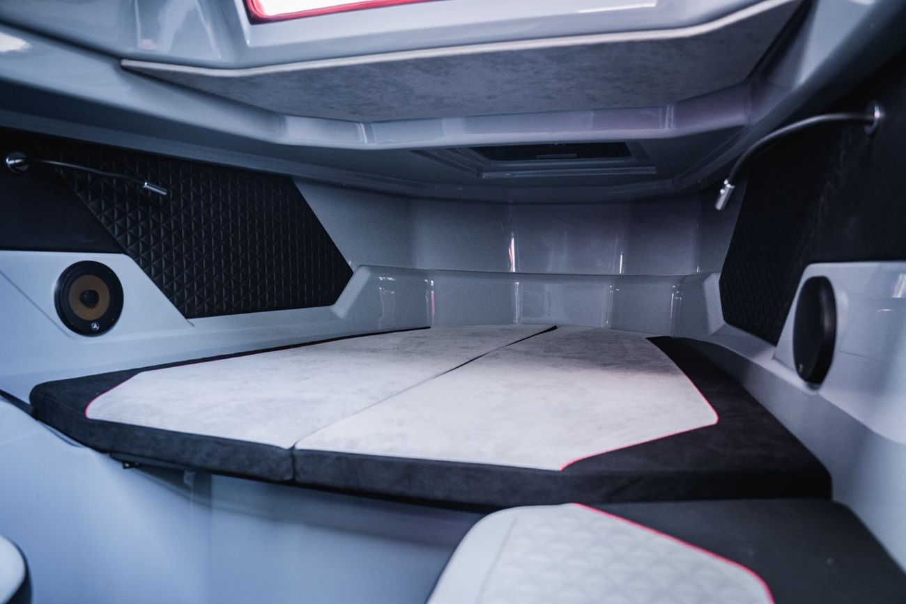 برابوس جي 800 ويدستار - مرسيدس-إيه إم جي جي 63 Boat BRABUS SHADOW 300 CROSS TOP INCL. TRAILER