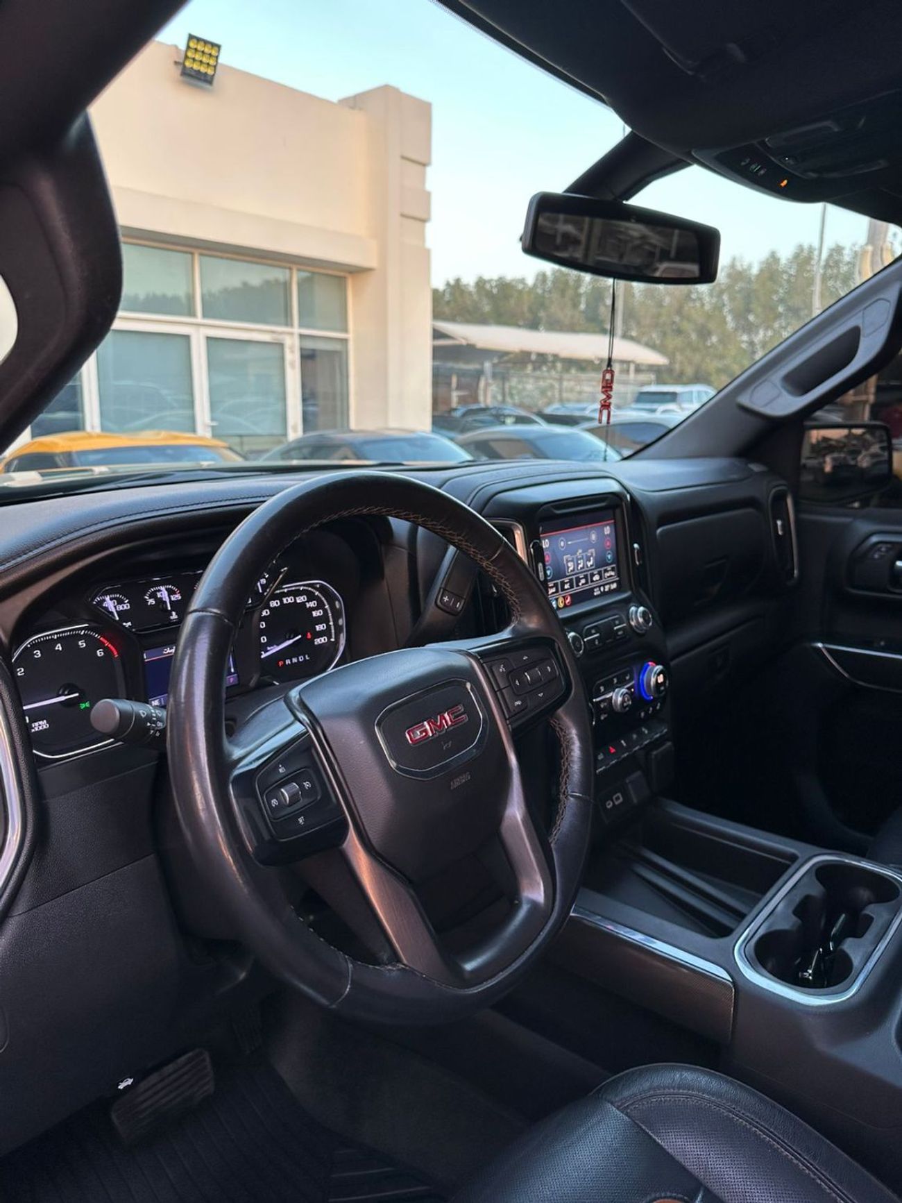 جي أم سي سييرا جي ام سي سيرا بيك اب AT4  خليجي 2021  فل ابشن صبغ وكاله بحاله ممتازه تحت الضمان