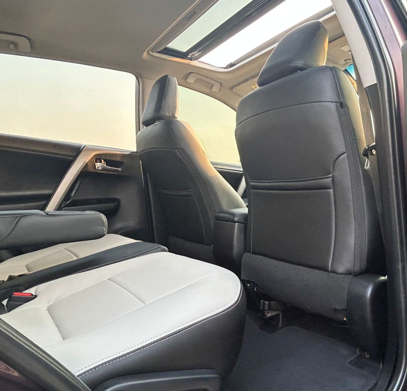 Toyota RAV4 2017 Toyota Rav4 Full Option XLE 2.5L V4 - Front / Back Sensors & Radar - Auto Trunk Push Start -