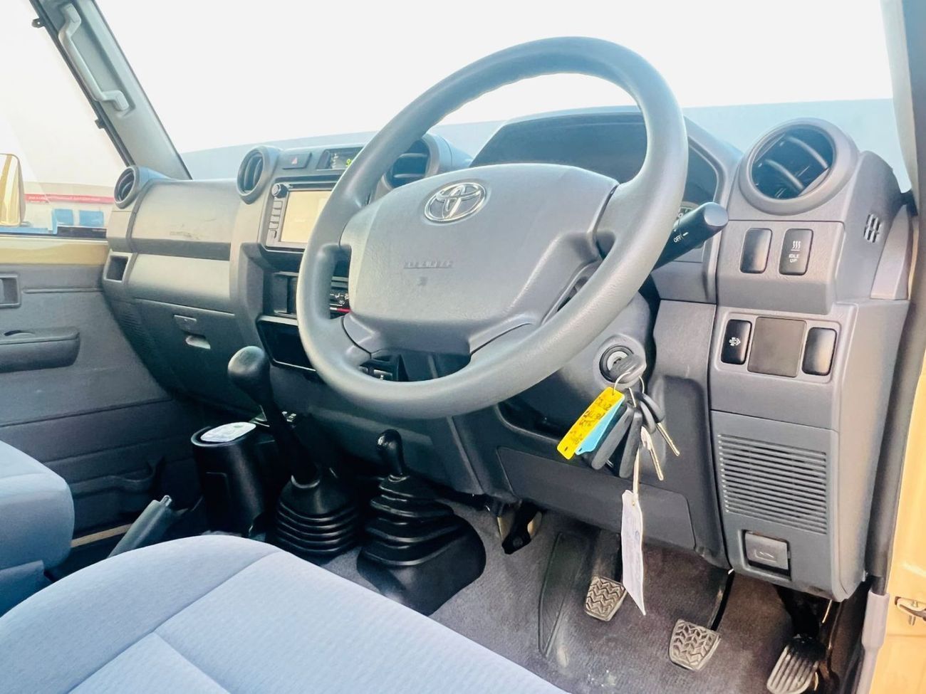 تويوتا لاند كروزر بيك آب DIESEL 4,5 LITER ,RIGHT HAND DRIVE ,BEIGE COLOR ,2020 MODEL