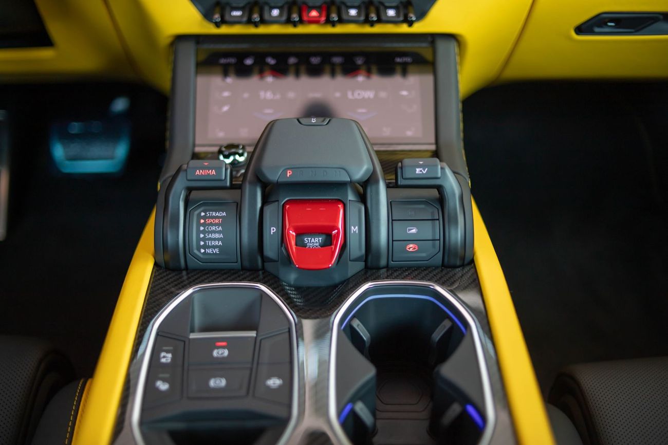 Lamborghini Urus S 4.0T V8 Lamborghini Urus SE | 2025 | 0 km | Carbon Fiber