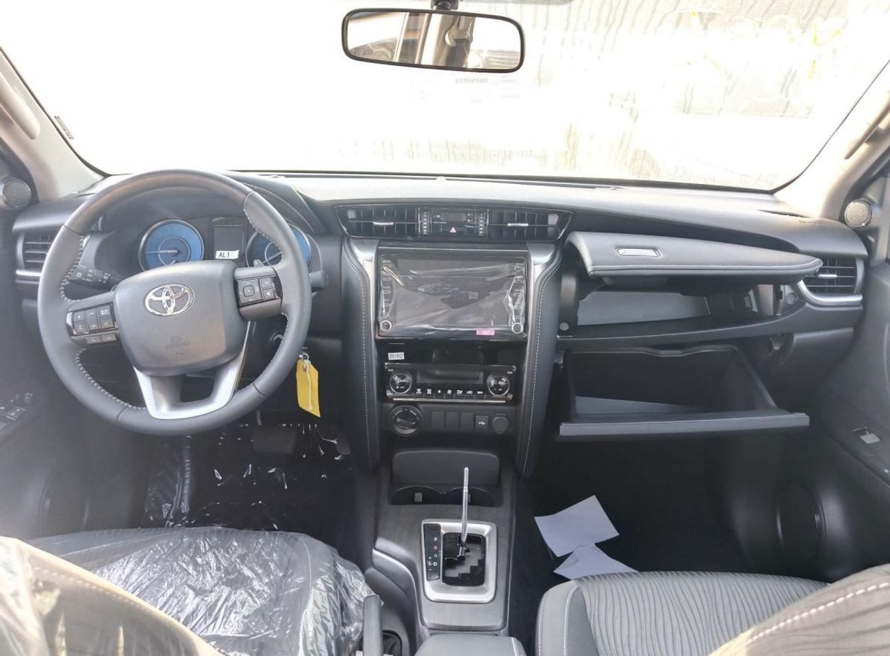 تويوتا فورتونر 2.4L DIESEL A/T 7 SEATER HIGH SPEC(EXPORT TO AFRICA ONLY)