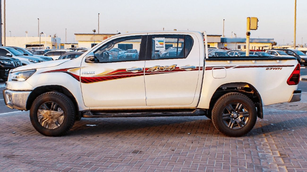 تويوتا هيلوكس HILUX 2.7L MED OPTION