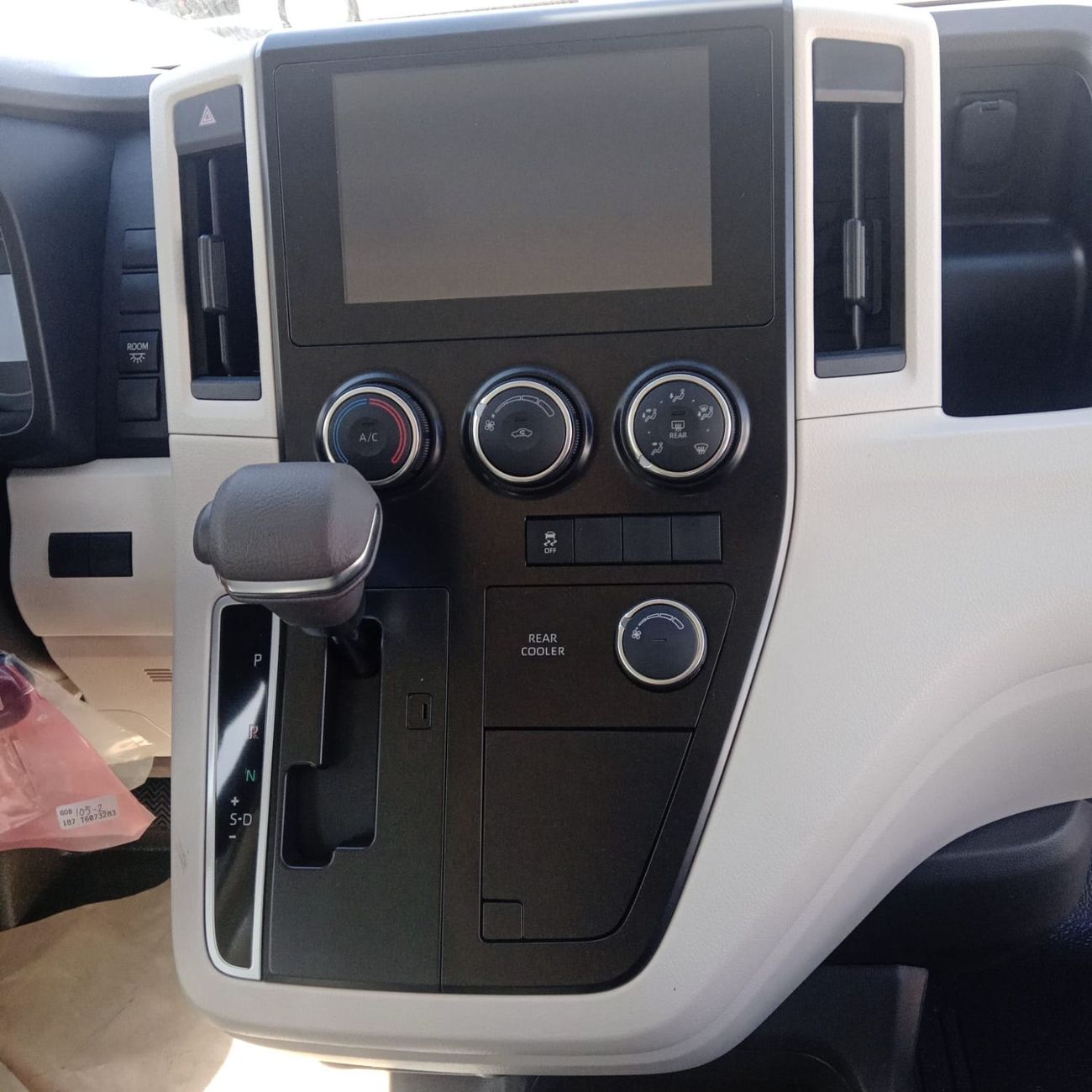 Toyota Hiace Toyota Hiace AT 2026