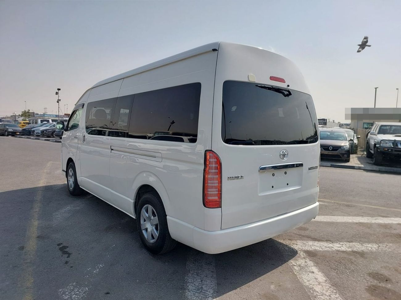تويوتا هاياس (RAMADAN OFFER) TOYOTA HIACE COMMUTER VAN RHD 2016 MODEL 3.0 L DIESEL AUTOMATIC(PM29828)