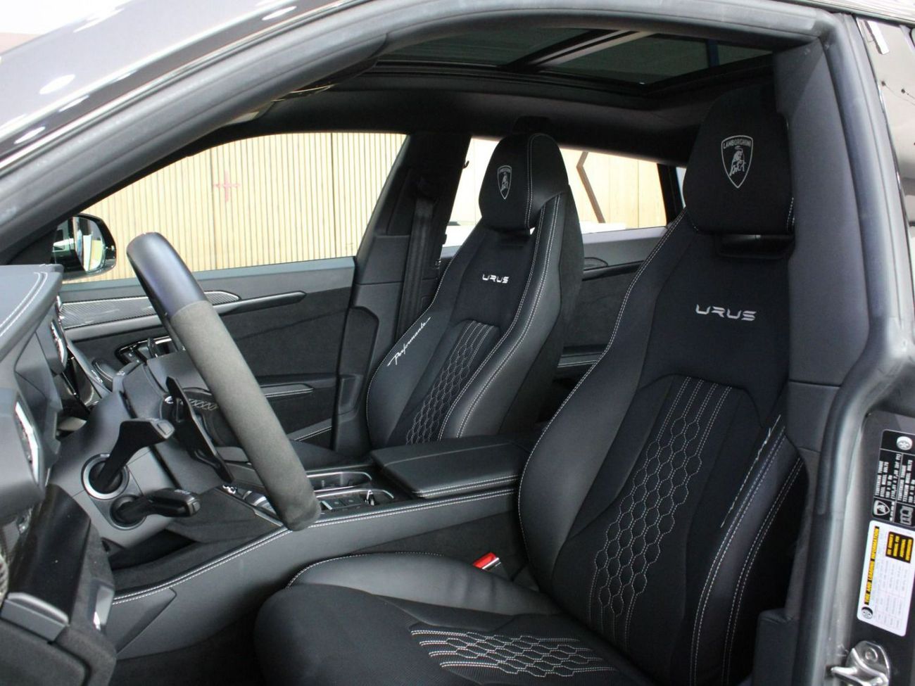 لامبورغيني اوروس 4.0T V8 Performante