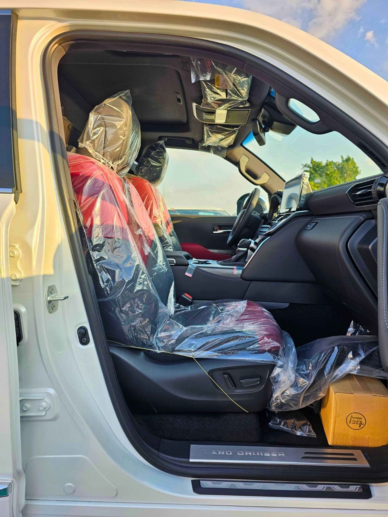 تويوتا لاند كروزر VXR TWIN TURBO / 3.5L PETROL V6 4WD / RADAR / 12.3" DVD+JBL / HEADUP DISPLAY (CODE#VXR31H)