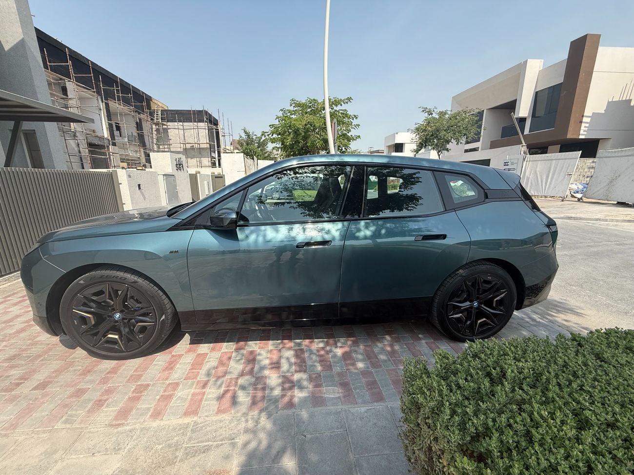بي أم دبليو iX M60 SPORT SUITE