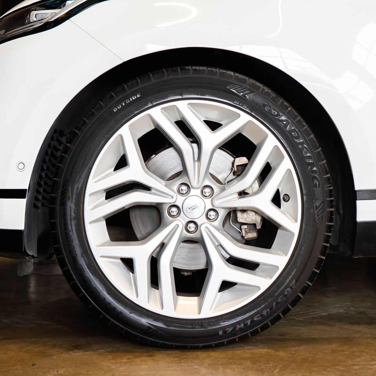 Land Rover Range Rover Velar AED 2,490 P.M • 0% Downpayment •  Range Rover Velar P250 R-Dynamic SE • 1 Year Warranty