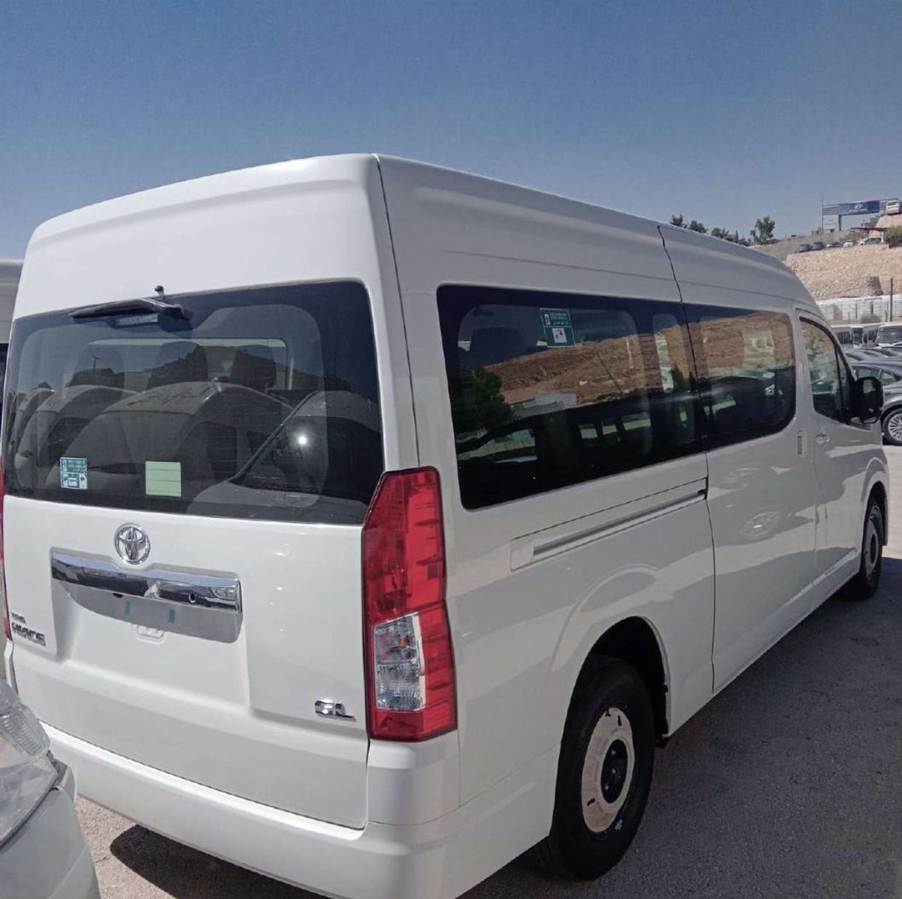 تويوتا هاياس 2.8L . Diesel . Automatic . Rear Wheel Drive . High Roof