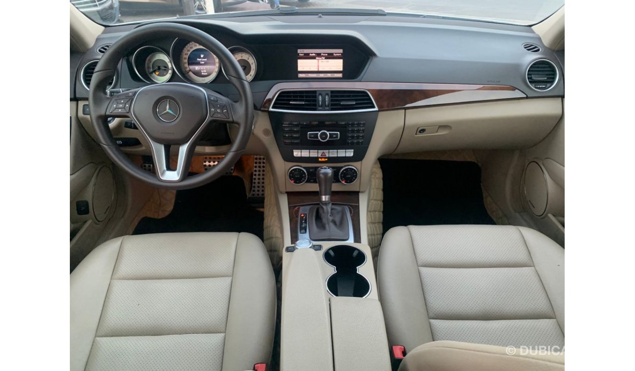 Mercedes-Benz C 300 Mercedes C300_2014_Excellent_Condihion _Full option