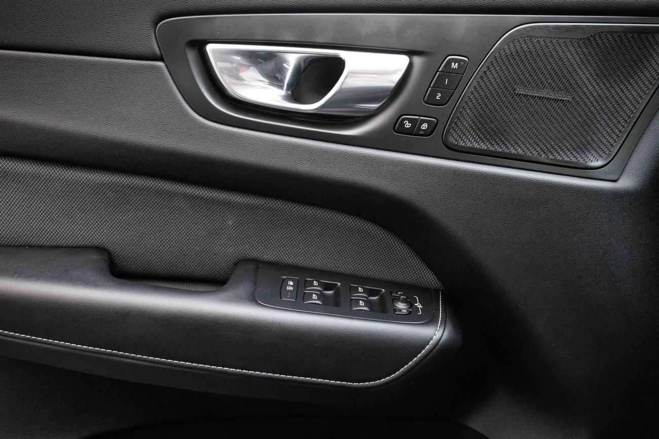 فولفو XC 60 XC60 B5 Ultimate Dark | 2,644 P.M | 0% Downpayment | Al Futtaim Warranty!