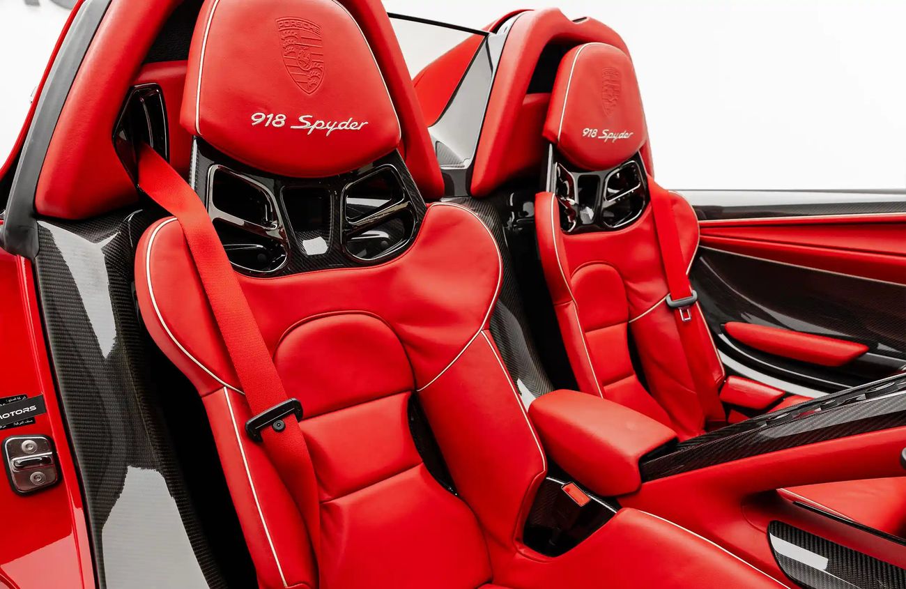 بورش 918 سبايدر 4.6L V8 N/A engine + Emotor