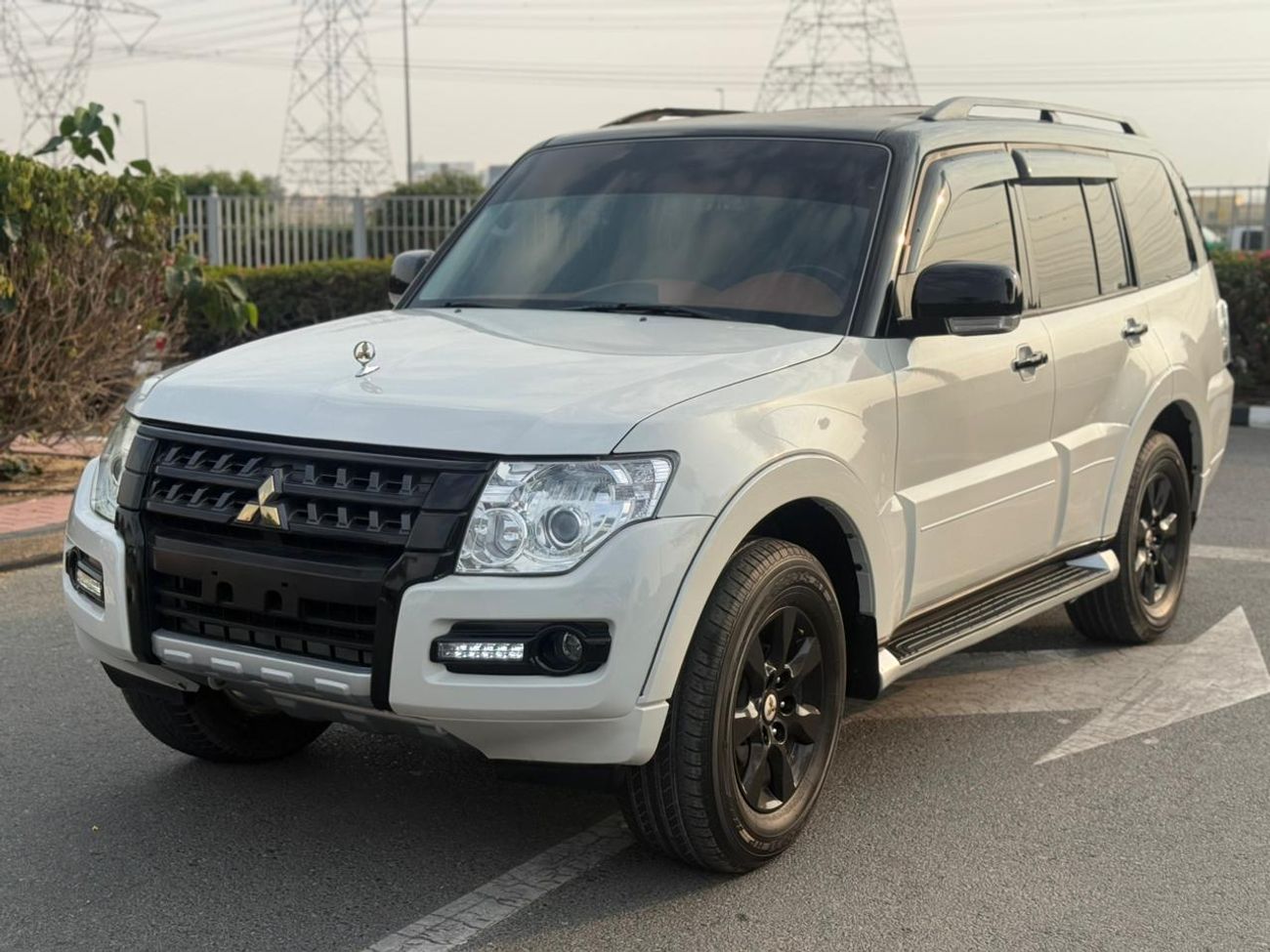 Mitsubishi Pajero SIGNATURE EDITION / SUNROOF / LEATHER SEATS / BLACK EDITION RIMS