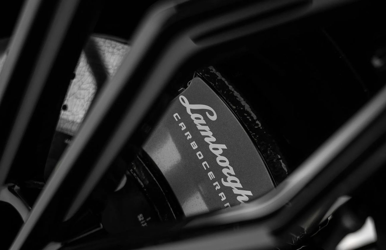 لامبورغيني اوروس 4.0L V8 Twin-Turbocharged Engine + eMotors