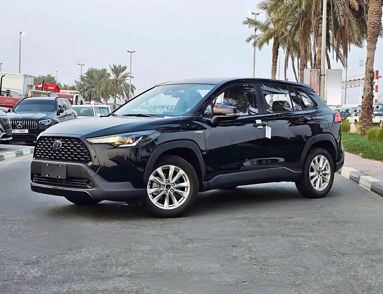 تويوتا كورولا كروس 2.0L V4 HYBRID, PUSH START, MID OPTION WITH SUNROOF (CODE# 68014)
