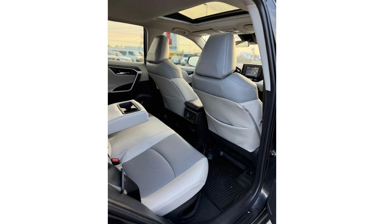 Toyota RAV4 Hybrid XLE 2.5L premium,Sunroof,limited Rims