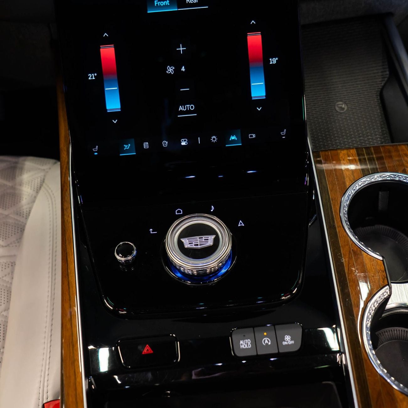 Cadillac Escalade AED 8,432 P.M • 0% Downpayment • Cadillac Escalade Sport Platinum • Agency Warranty