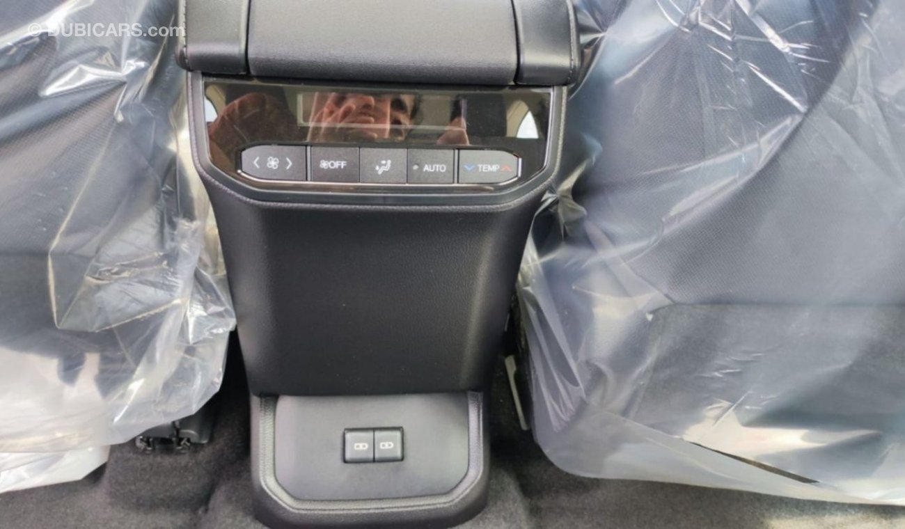 Toyota Highlander GLE 2.5L Hybrid 2023, 4WD, SUV, 7 seats, grey color ( for local registration +10%)