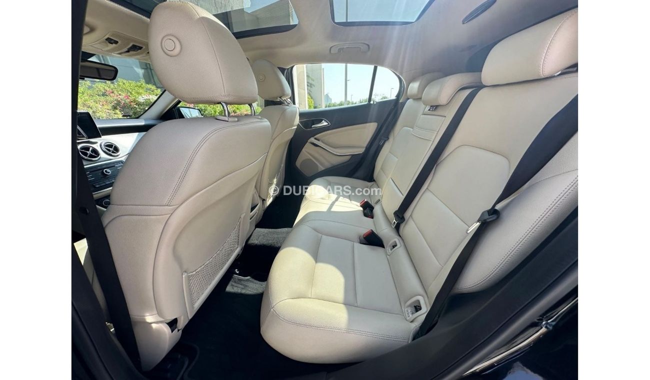 مرسيدس بنز GLA 250 Mercedes GLA250 AMG Panoramic  2016 GCC Full Options  Under Warranty