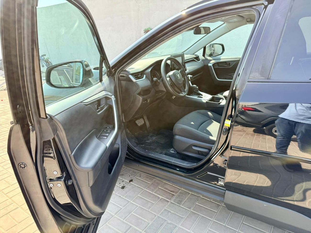 Toyota RAV4 LE 2.5L (219 HP)