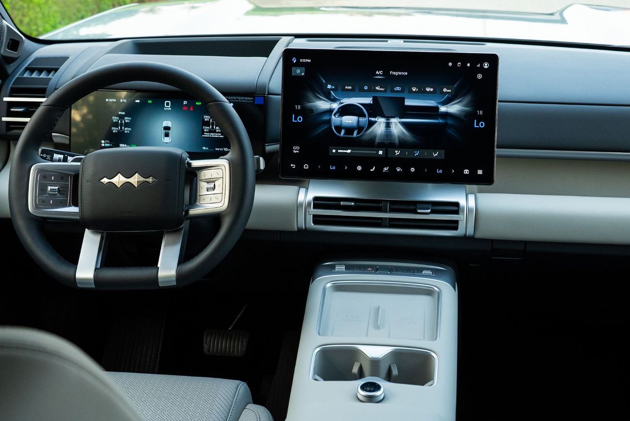 بي واي دي ليوبارد تيتانيوم 7