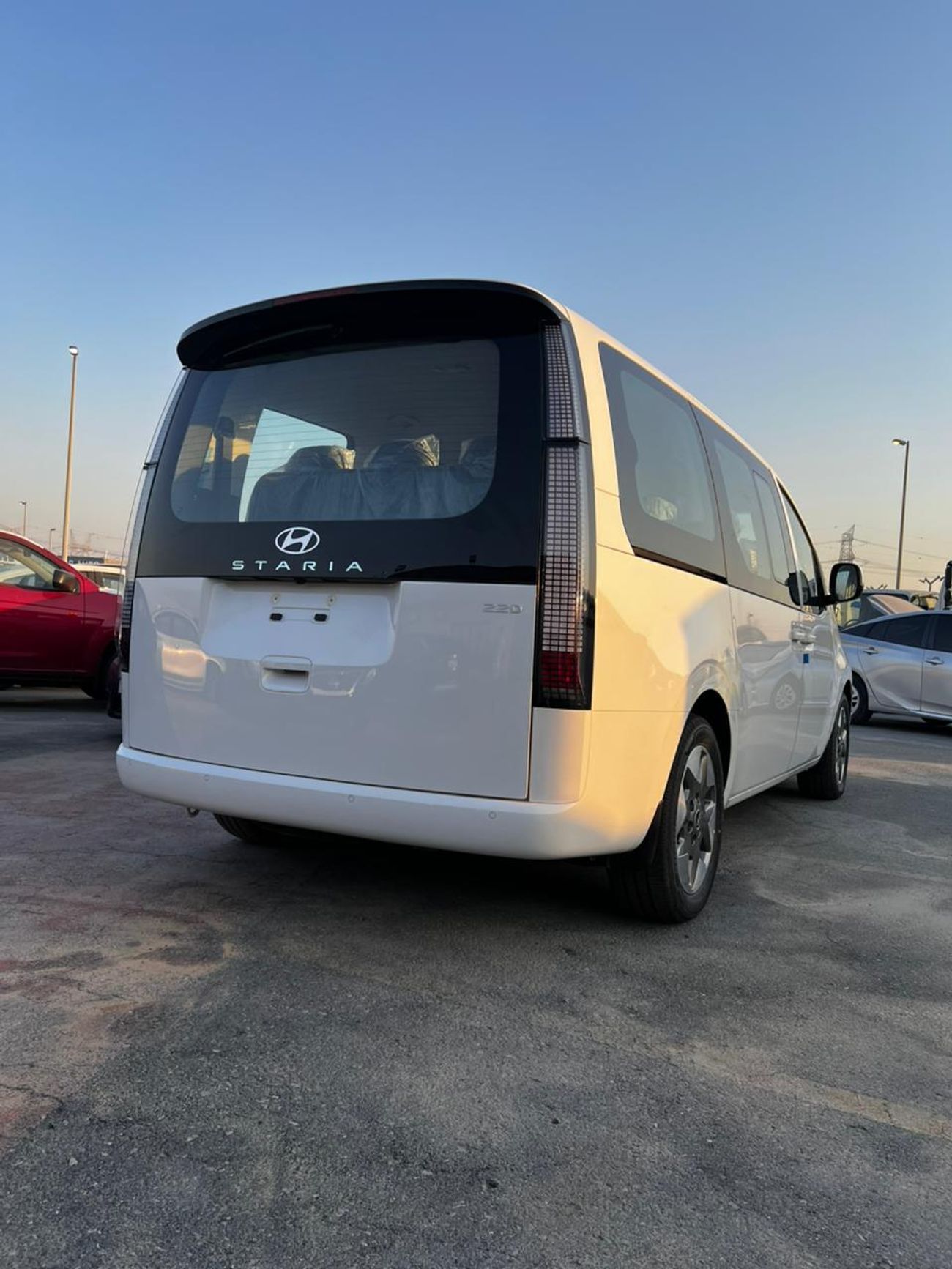 Hyundai Staria COMFORT Hyundai Staria Bus 11 2.2L Diesel AT MY 2025