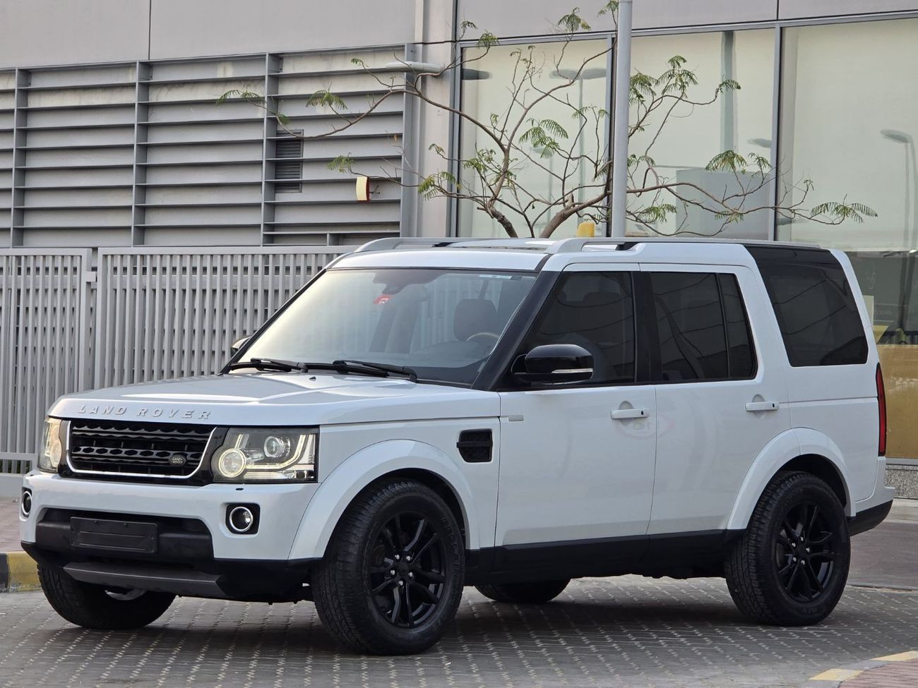 Land Rover Discovery LAND ROVER LR4 2016 GCC ORGINAL PAINT // GOOD CONDITION