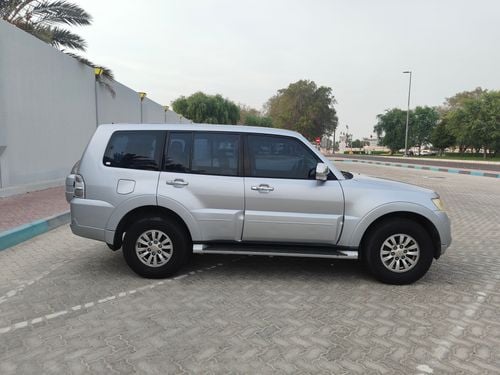 ميتسوبيشي باجيرو GLS MIDLINE