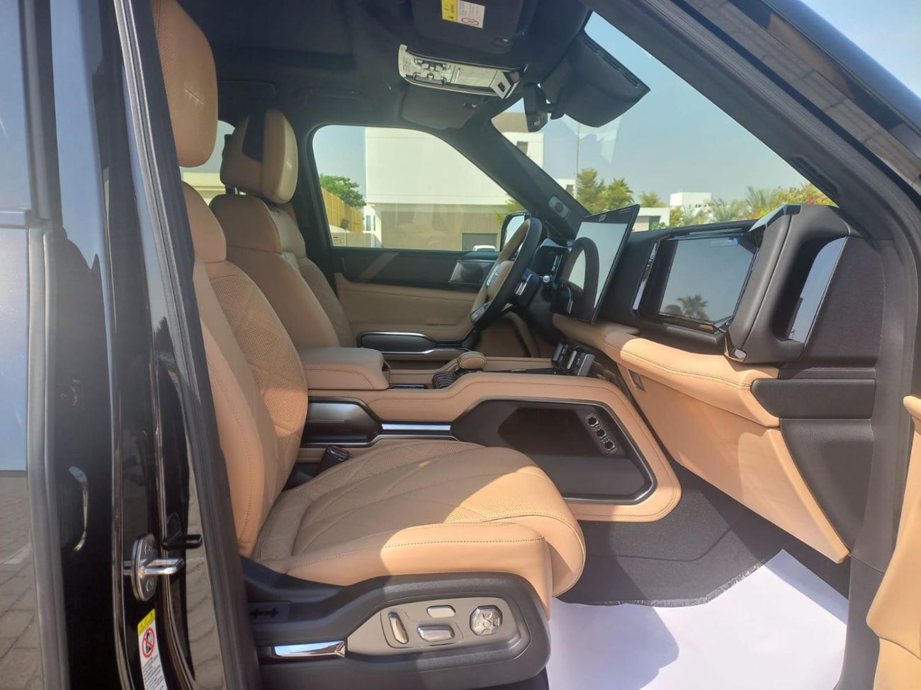 BYD Leopard 8 Smart and Brave Flagship Edition (6 Seats)