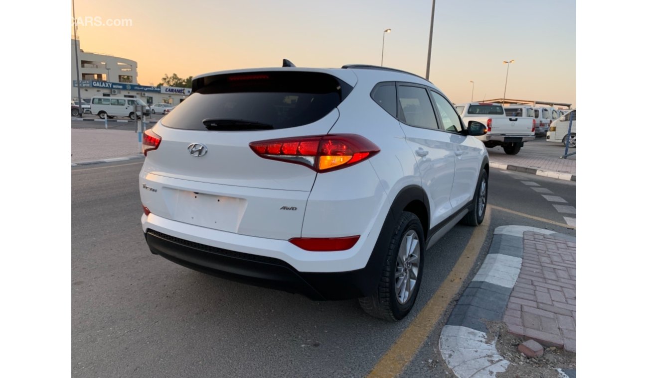 Hyundai Tucson KEY START FULL OPTION PANORAMIC 2.0L V4 2018 AMERICAN SPECIFICATION