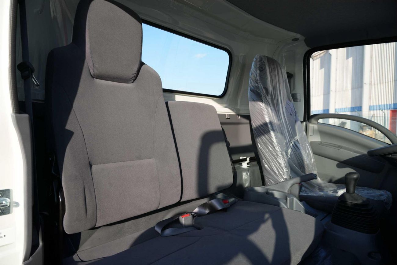 Isuzu NPR 4.6 L 6.5 T Chassis Cab