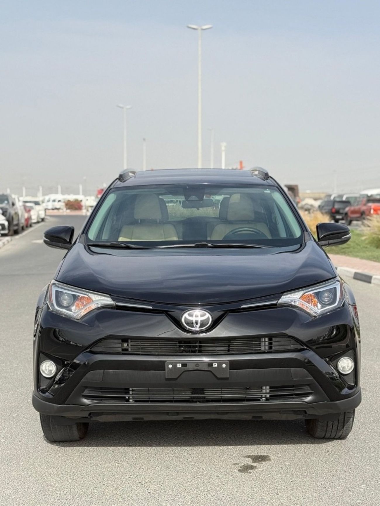 تويوتا راف ٤ XLE, leather seats, sunroof ,push start