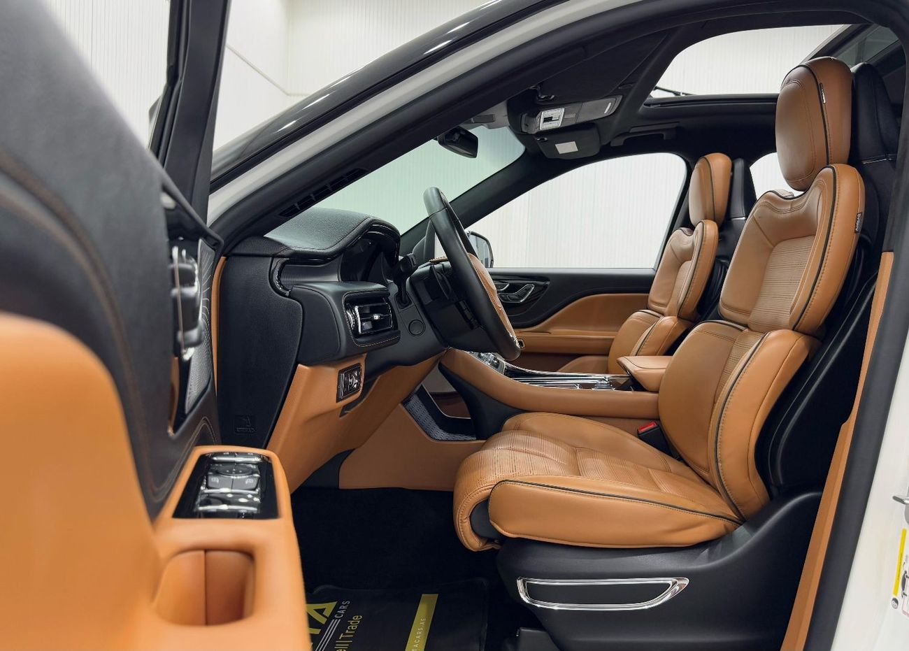 Lincoln Navigator Presidential 3.5L 2020 Lincoln Navigator Presidentail, Warranty, Service History, Excellent Conditio