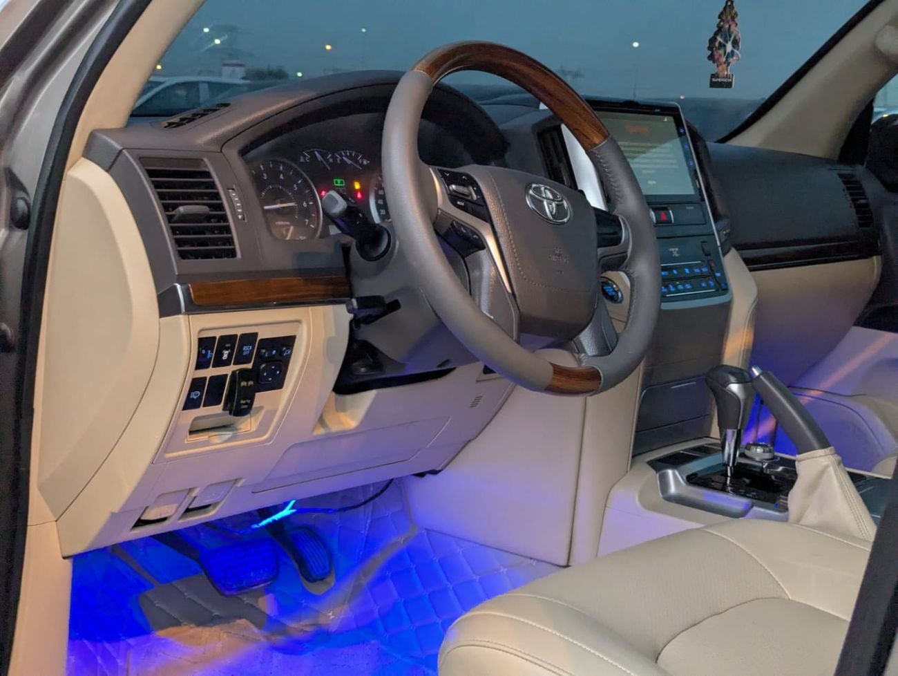 تويوتا لاند كروزر Toyota Landcruiser 2016 facelifted 2025 LHD golden colour