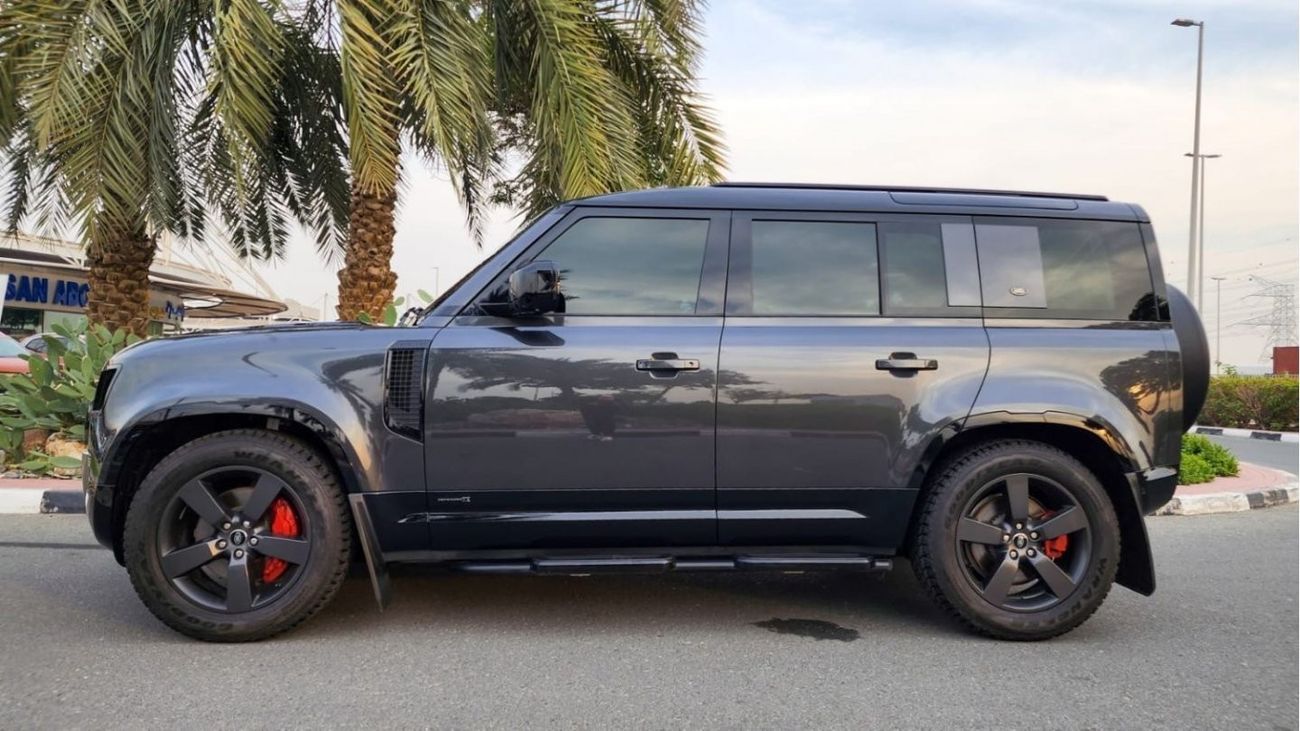 لاند روفر ديفندر 110  X P400 BLACK COLOUR / 2022 MODEL / V 6 / UNDER WARRANTY AND SERVICE CONTRACT