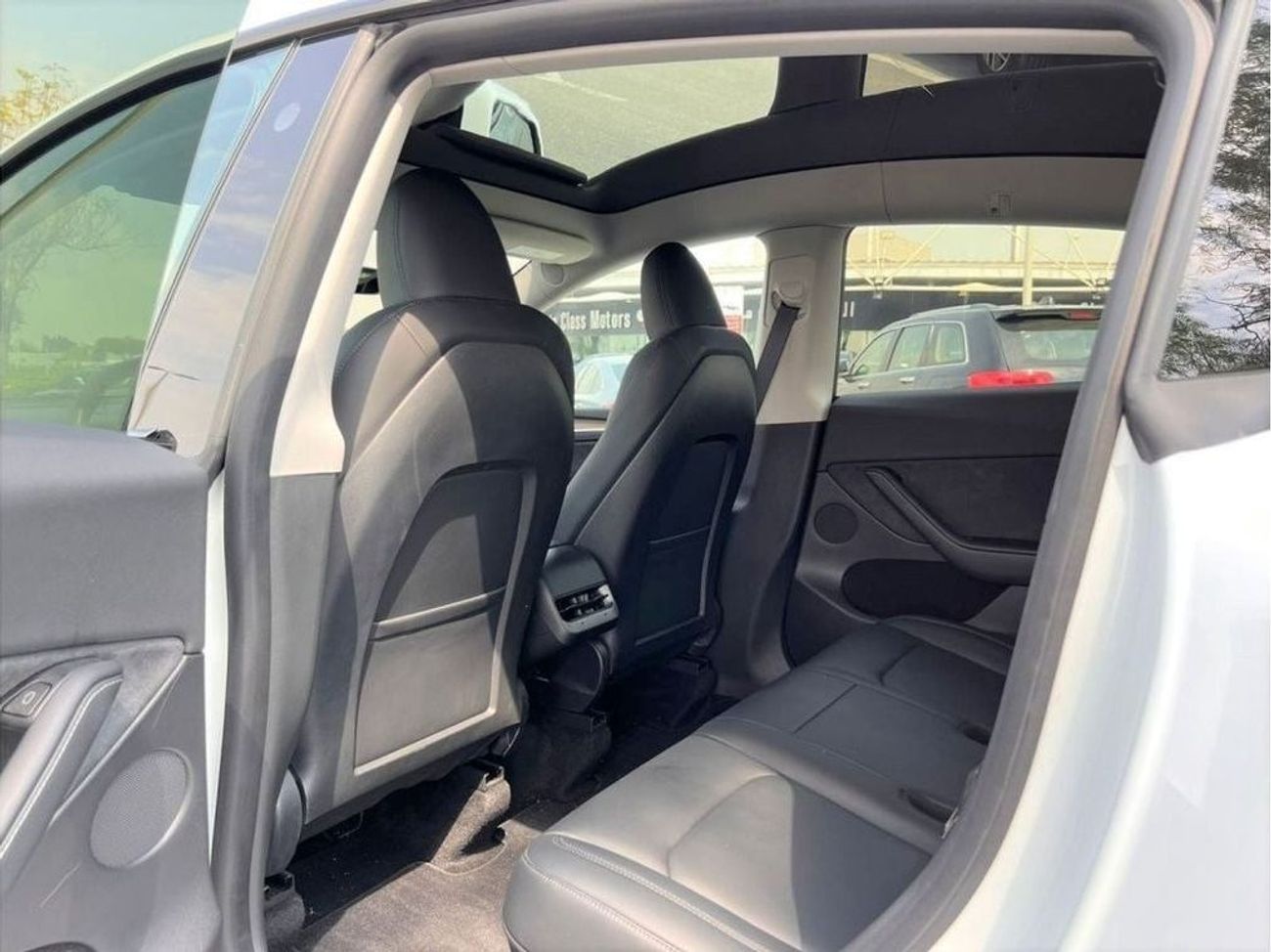 Tesla Model Y TESLA MODEL Y LONG RANGE DUAL MOTORS 4WD 2022 GCC WITH TESLA WARRANTY IN MINT CONDITION