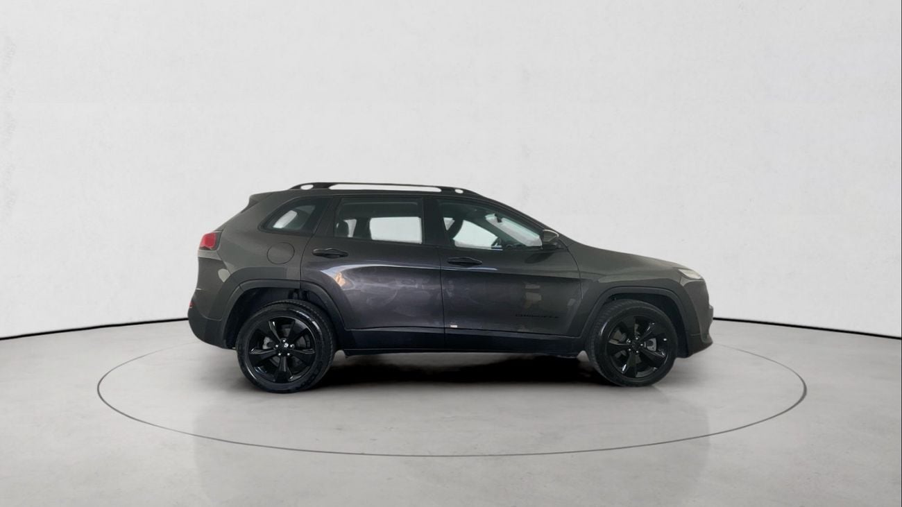 جيب شيروكي 3.2 SPORT X AUTO | شامل الضمان | 0 ﺪﻔﻋﺓ ﺃﻮﻟﻯ