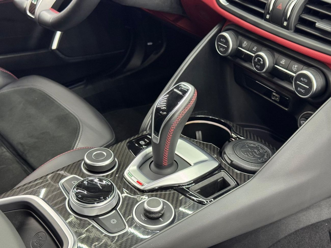 Alfa Romeo Giulia Quadrifoglio Carbon 2.9L 2021 Alfa Romeo Giulia, Nov 2027 Alfa Romeo Warranty + Service Pack, Low Km