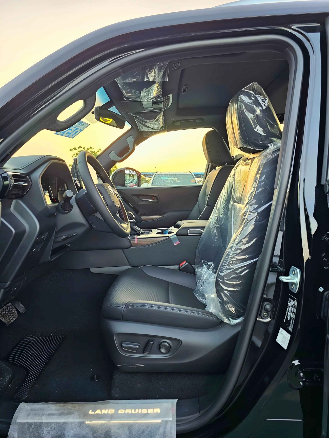 Toyota Land Cruiser GXR TWIN TURBO / 3.5L V6 PETROL / BIG DVD JBL SPKR / SUNROOF (CODE # GXR3HB)