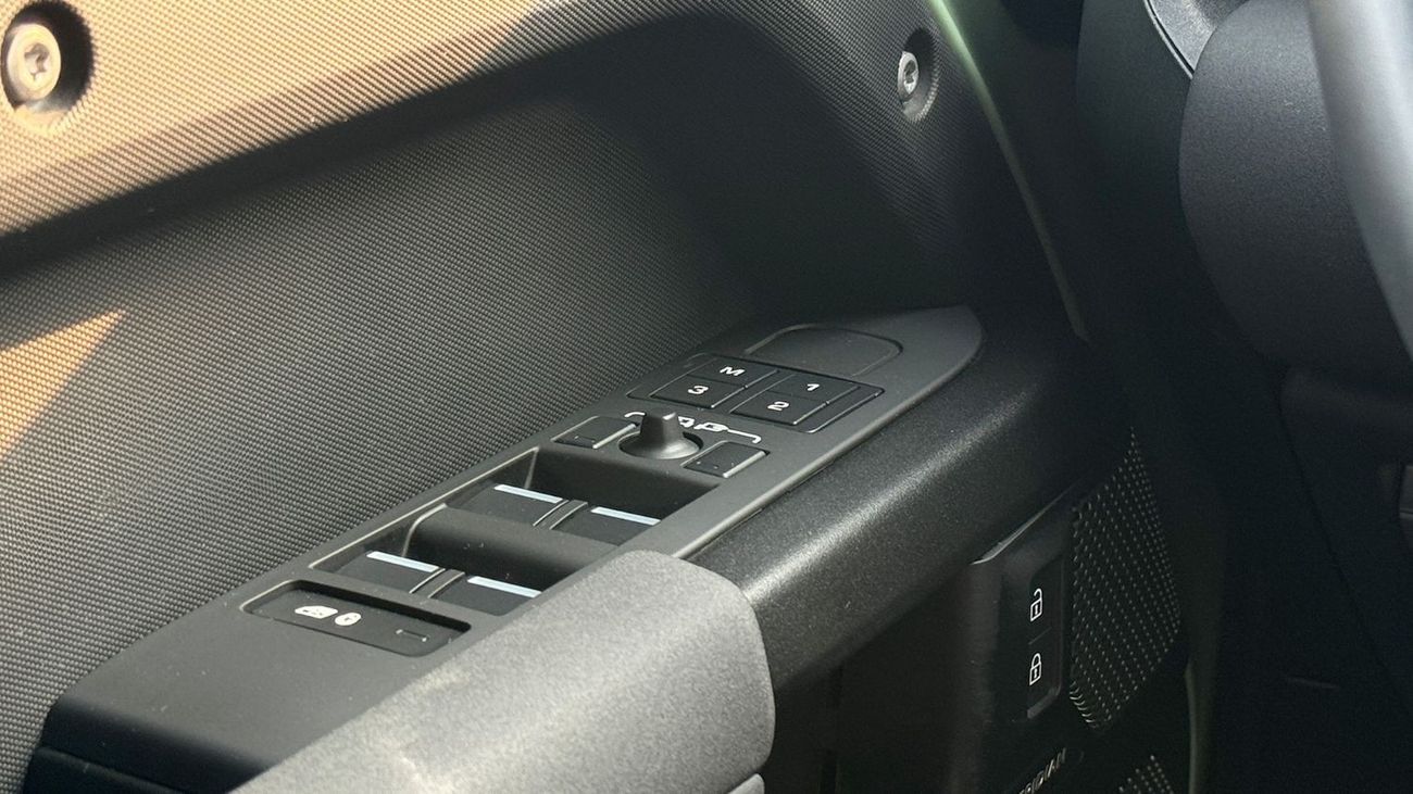 Land Rover Defender 75 Year Edition | V6 | GCC