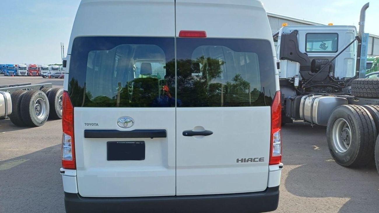 Toyota Hiace DLS - STD ROOF Van High Roof 2.8L (174 HP) M/T