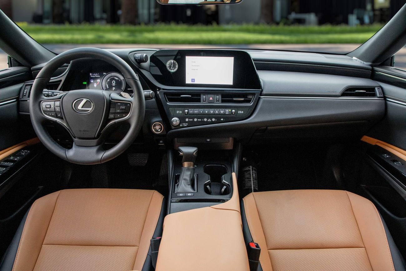 Lexus ES300h ES 300h | 3,232 P.M | 0% Downpayment | Low Milage!