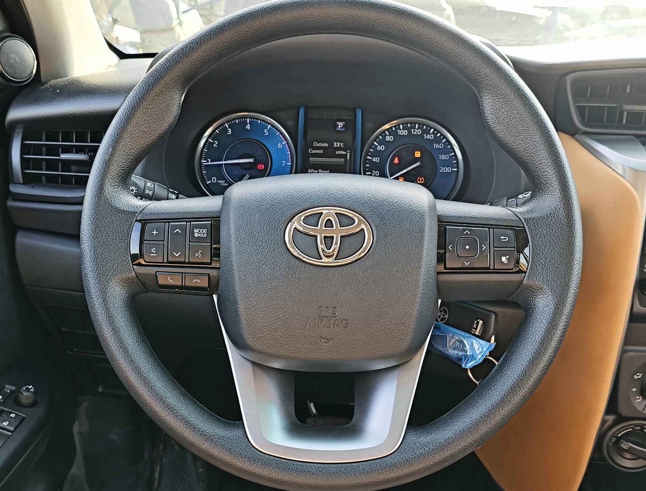 Toyota Fortuner 2.7L V4 PETROL /  DVD+CAMERA / MANUAL A/C / 4WD (CODE # FP27F)