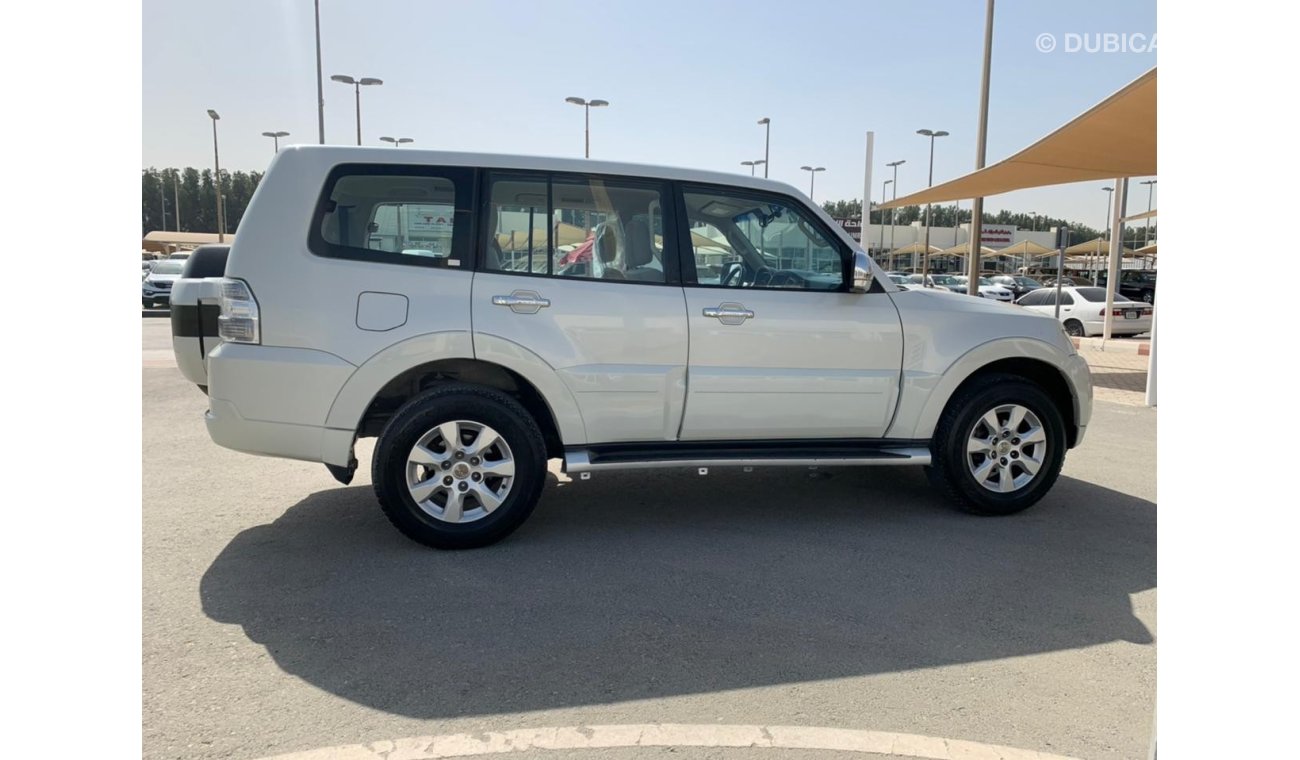 Mitsubishi Pajero Mitsubishi Pajero Model 2016 gcc free accident for sael