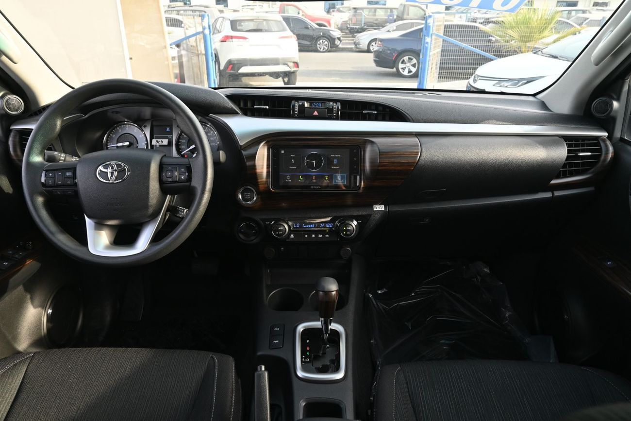 Toyota Hilux SGLX S GLX 2.7L 4WD A/T Toyota Hilux SR5 2.7L Automatic, Petrol, 4WD, Pickup