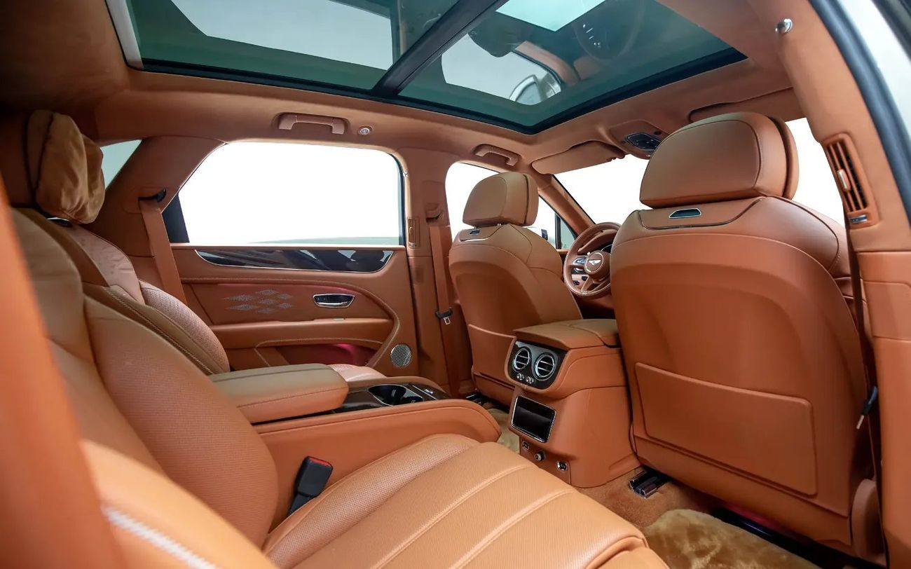 Bentley Bentayga Azure 4.0T - GCC Spec - With Warranty and Service contract ( Al Habtoor )